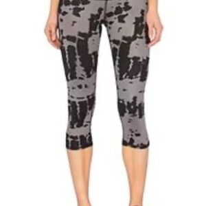 ALO YOGA BLACK TIE DYE AIRBRUSH CAPRI LEGGING (S)